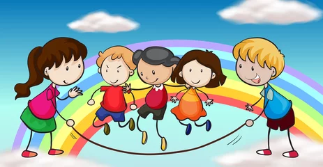 Fotobehang Regenboog Vijf kinderen spelen voor een regenboog