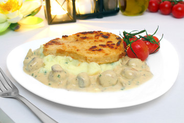 Turkey cutlets with mushrooms - Putenschnitzel mit Champignons