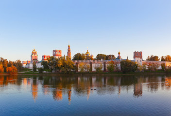 Fototapeta na wymiar Panorama Novodevichiy klasztoru w Moskwie, Rosja
