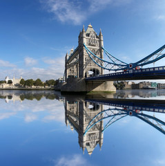 Fototapeta na wymiar Znani Tower Bridge w Londynie
