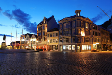 Fototapeta na wymiar Noc w Bergen, Norwegia