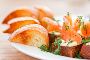 Fried toast with salted salmon