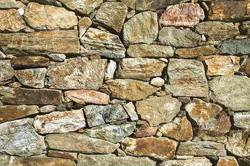 Stone masonry wall