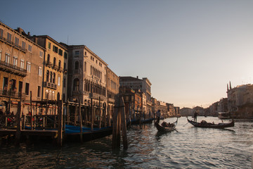 Fototapeta na wymiar Kanal mit Gondel in Venedig