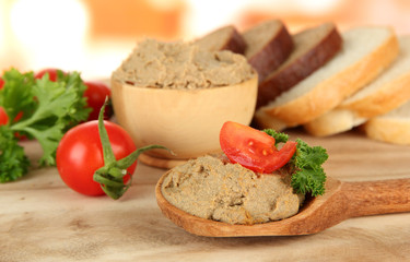 Composition of fresh pate, tomatoes and bread,