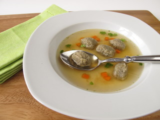 Suppe mit Leberknödeln