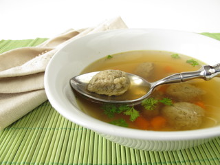 Suppe mit Leberknödeln