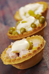 tartlet with salad on wooden board