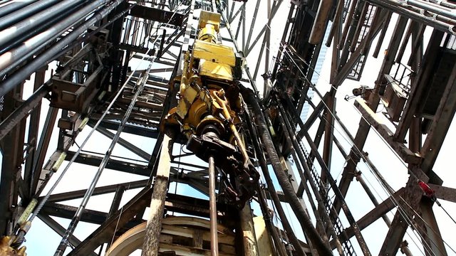 Top Drive System (TDS) for drilling rig