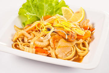 Paste with vegetables and seafood