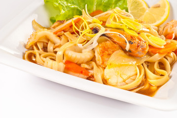 Paste with vegetables and seafood