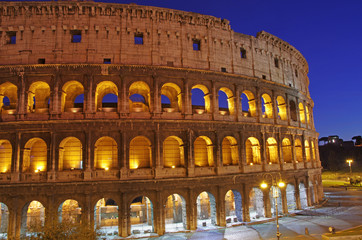 Fototapeta na wymiar Scena nocy w Koloseum