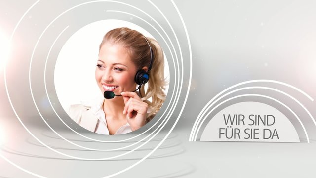 attraktive blonde Frau in der Hotline