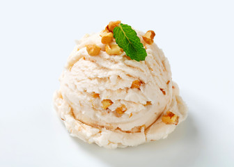 Walnut ice cream