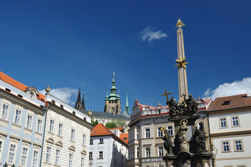 Fototapeta na wymiar Praga - barokowa kolumna Trójcy Świętej i św. Vitus