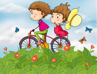 Een fiets met een meisje en een jongen