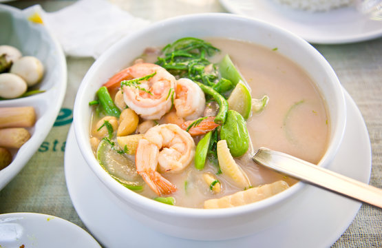 Coconut milk soup with Shrimp and Vetgetables