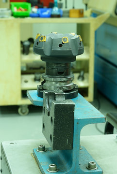 Close up on face milling tool
