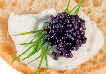 Kaviar auf Toast
