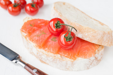 Sandwich with smoked salmon and cherry tomatoes