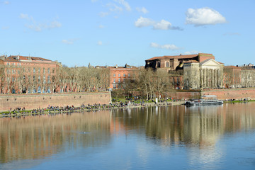 Promenade quais de la Garonne à Toulouse