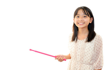 指示棒を持つ笑顔の女の子