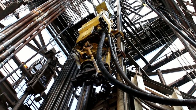 Top Drive System (TDS) Spinning for Oil Drilling Rig