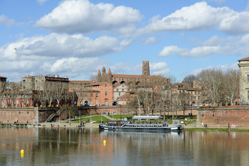 Promenade quais de la Garonne à Toulouse