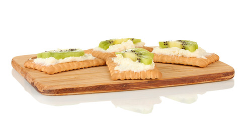 Crispbread with cheese and kiwi,