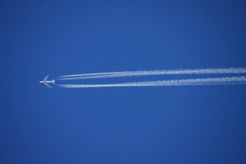 airplane and vapour trail