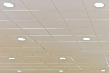 Decke mit Beleuchtung