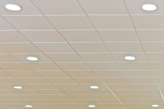 Decke mit Beleuchtung