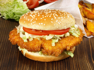 Chicken Burger - Hähnchen Hamburger mit Kartoffelecken