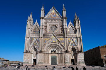 Fototapeta na wymiar Fasada katedry w Orvieto