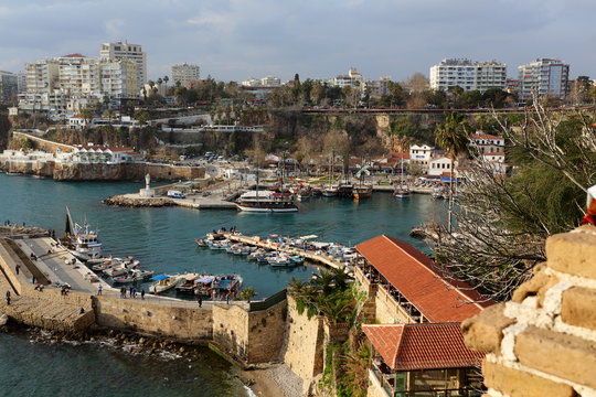 Harbors old Antalya.