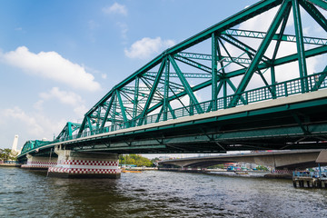 Obraz premium Green bridge