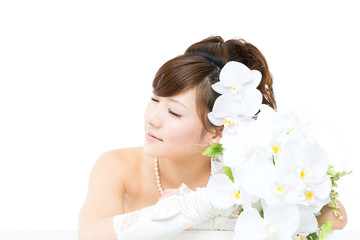 Obraz na płótnie Canvas Beautiful asian woman dressed as a bride on white background
