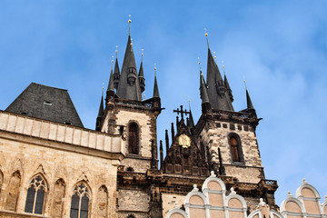 Fototapeta na wymiar Symbol Pragi: Kościół Matki Boskiej przed Tynem na Starym Mieście squa