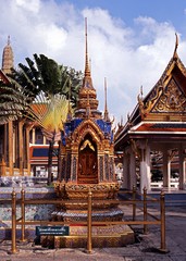 Fototapeta premium Shrine, Grand Palace, Bangkok, Thailand.
