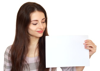 Naklejka premium Smiling woman holding empty blank of paper in hand and looking a