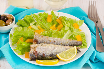 sardines with lemon and fresh salad