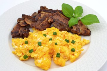 scrambled eggs with bacon