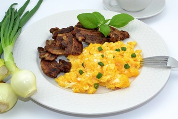 scrambled eggs with bacon