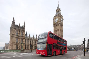 Poster Big Ben met rode dubbeldekker in Londen, VK © Anton Balazh
