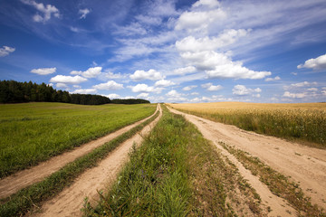 Fototapeta na wymiar dwa wiejskie drogi