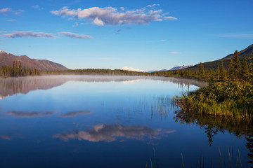 Fototapeta na wymiar Jeziora na Alasce