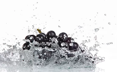 Rideaux velours Éclaboussures deau Raisins avec éclaboussures d& 39 eau sur blanc