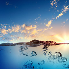 Sea wave with bubbles