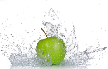 Crédence de cuisine en verre imprimé Éclaboussures deau Apple avec éclaboussures d& 39 eau isolé sur blanc