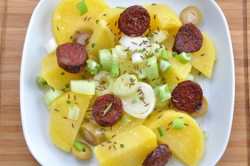 Kartoffelsalat mit Chorizo